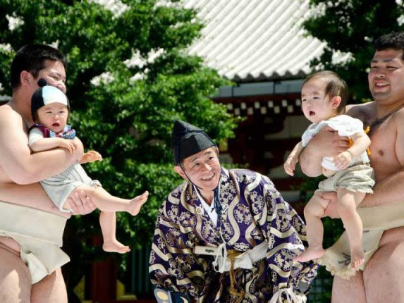 Плачещи бебета се състезаваха в Япония