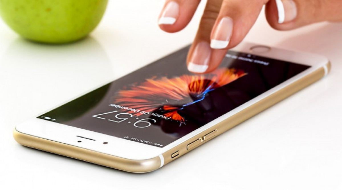 Apple: Китайски клиенти разграбват iPhone 12 и iPhone 12 Pro