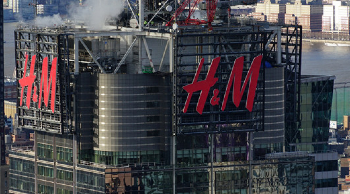H&M в Германия с рекордна глоба заради следене на служители