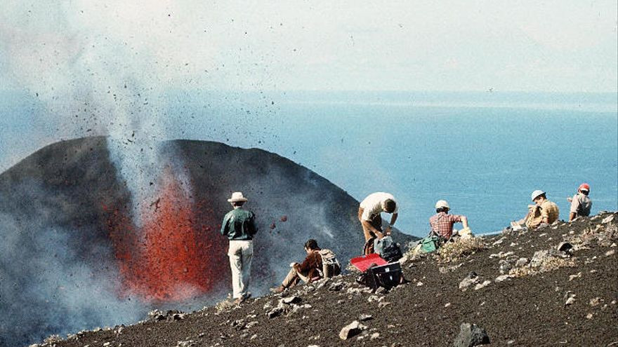 Вулкан изригна на един от Канарските острови