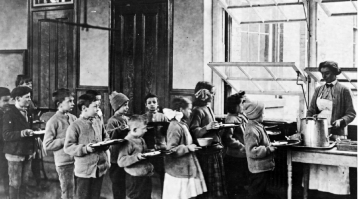 Как училищата в началото на XX век са се справяли с пандемията