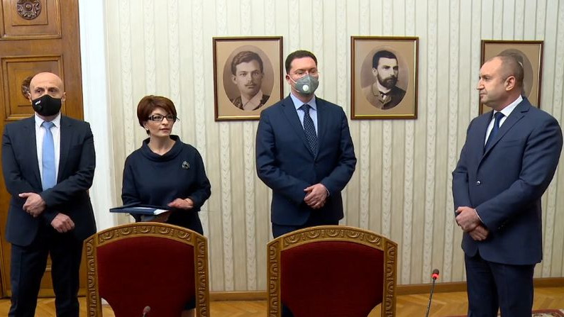 Даниел Митов от ГЕРБ получи мандат за съставяне на правителство