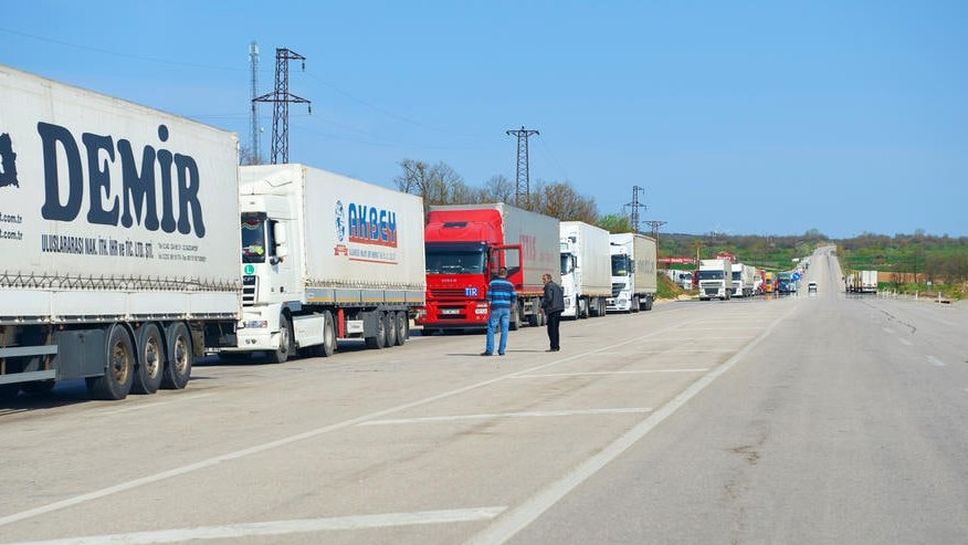 Стотици камиони задръстиха границата между Полша и Беларус