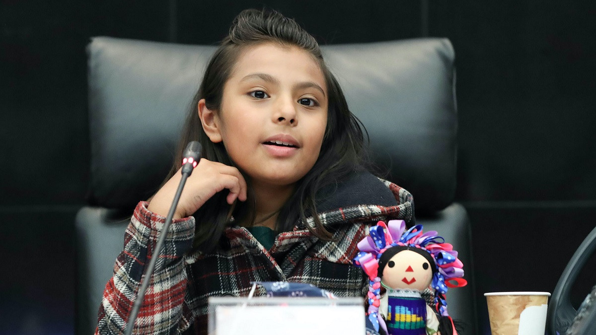 Десетгодишна мексиканка овладява две специалности в университета
