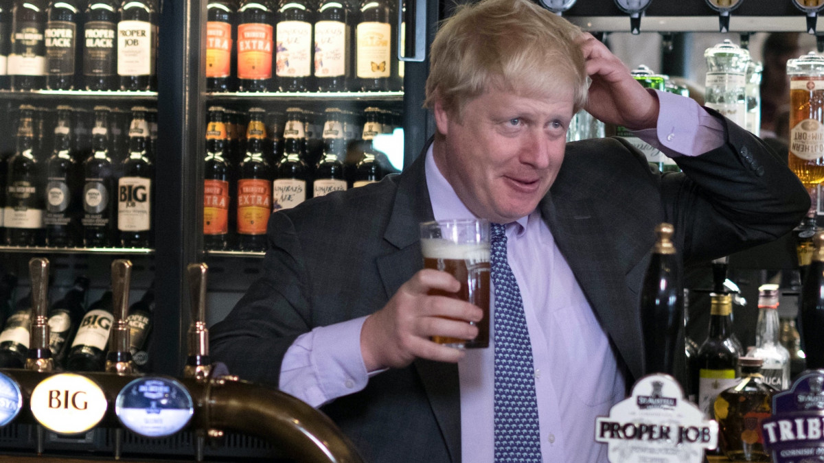 Колко алкохол пият британските парламентаристи