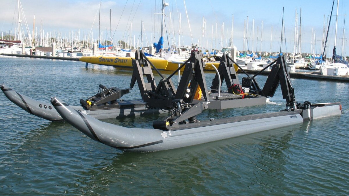 Уникална лодка с "крака на паяк"  може да плува навсякъде