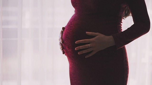 Задължителна регистрация на бременни се въвежда в Полша