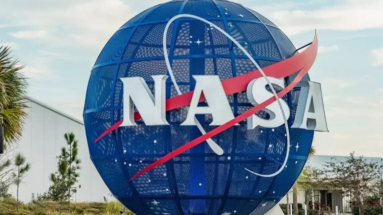 НАСА отложи полета на човек до Луната заради огромните разходи