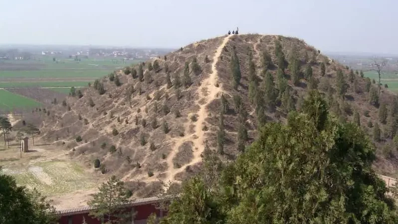 Китайски военни охраняват мистериозни структури на 8 000 години