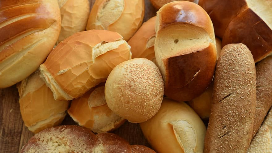 Пада ли цената на хляба в България: какво показват проверките на КЗП