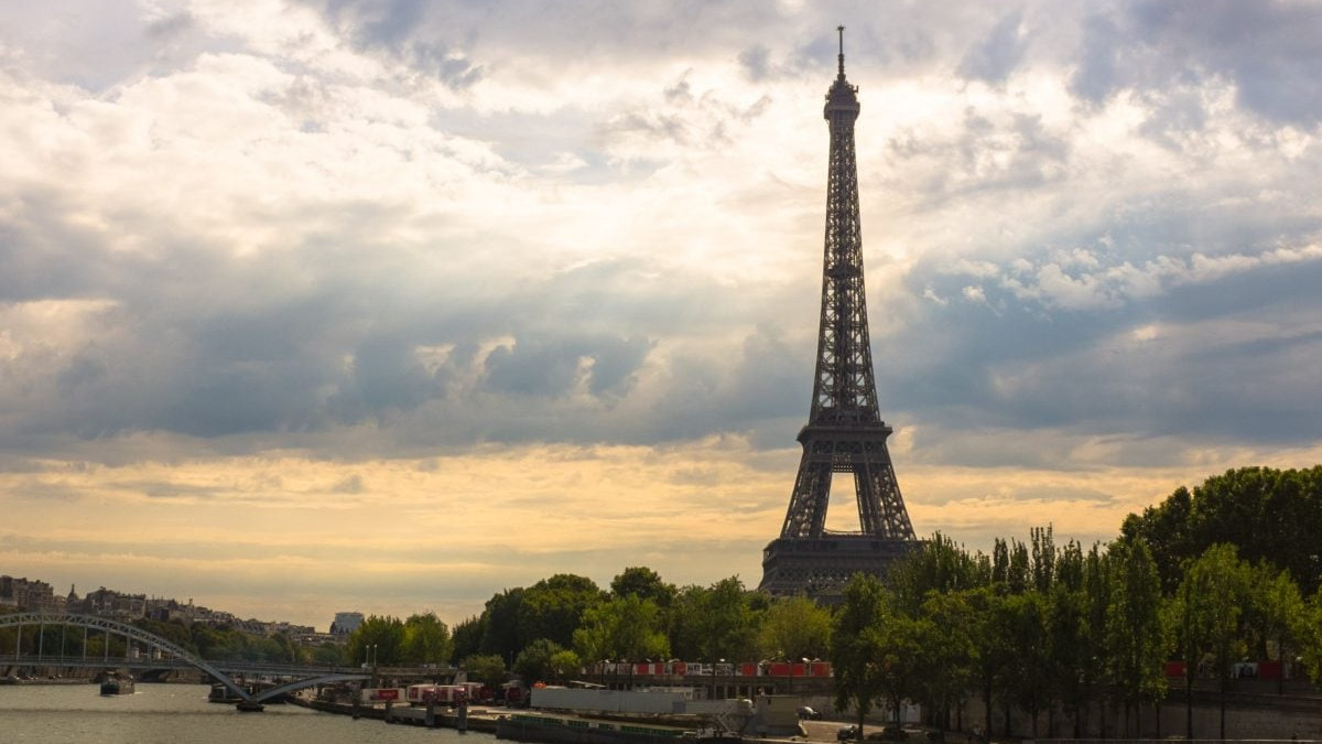 Във Франция забраняват на магазините с климатици да държат вратите си отворени