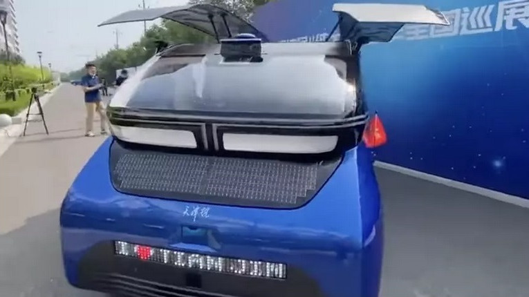 В Китай създадоха безпилотен автомобил, който се движи само със слънчева енергия