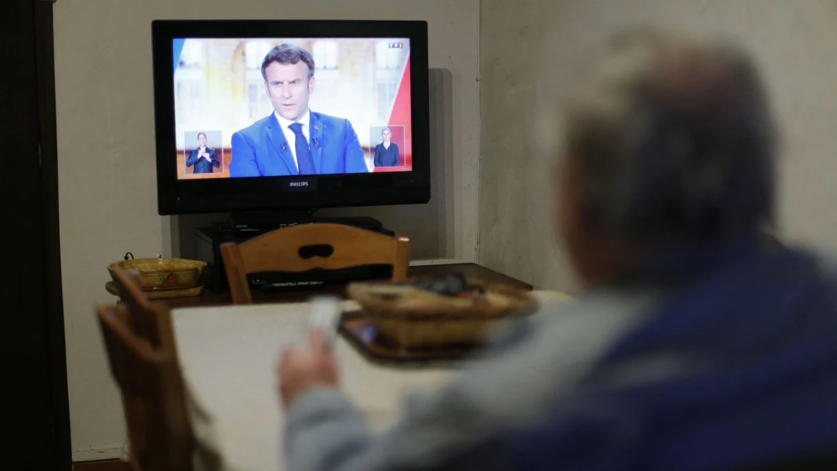 Французите вече няма да плащат такса за общественото радио и телевизия