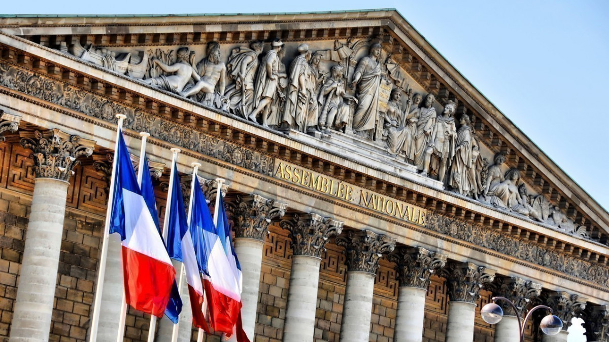 Франция увеличава пенсиите и заплатите