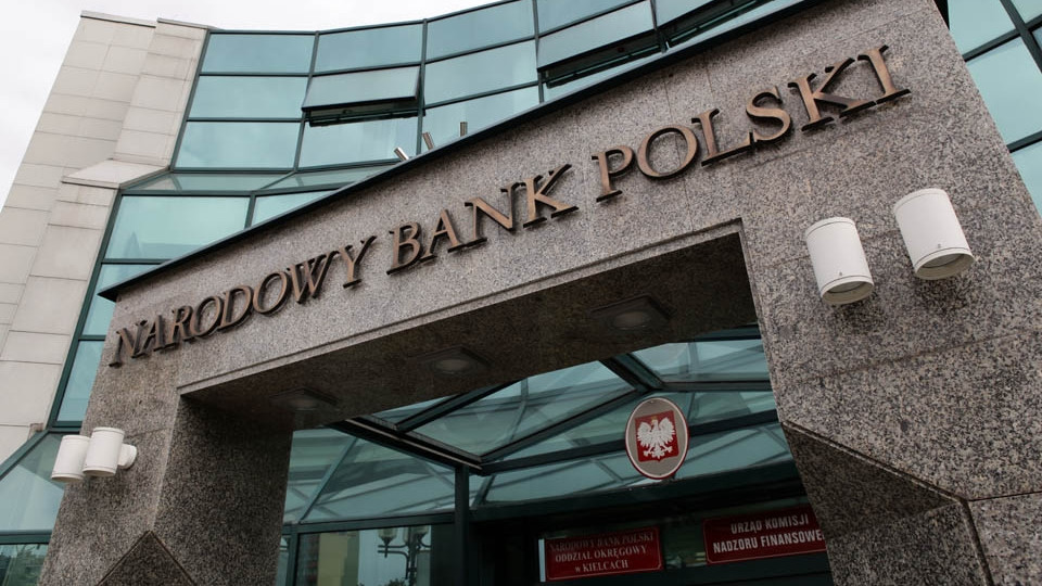 Полската народна банка спира да обменя украински гривни