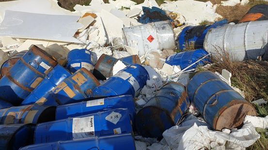 250 изхвърлени варела с химикали са открити в  няколко столични района