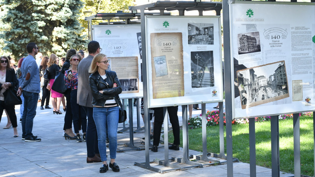 Днес официално бе открита юбилейната изложба "140 години застраховане в България