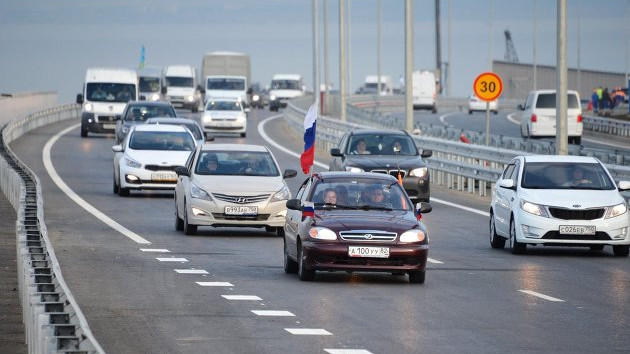 Възобновен е автотранспортът по Кримския мост