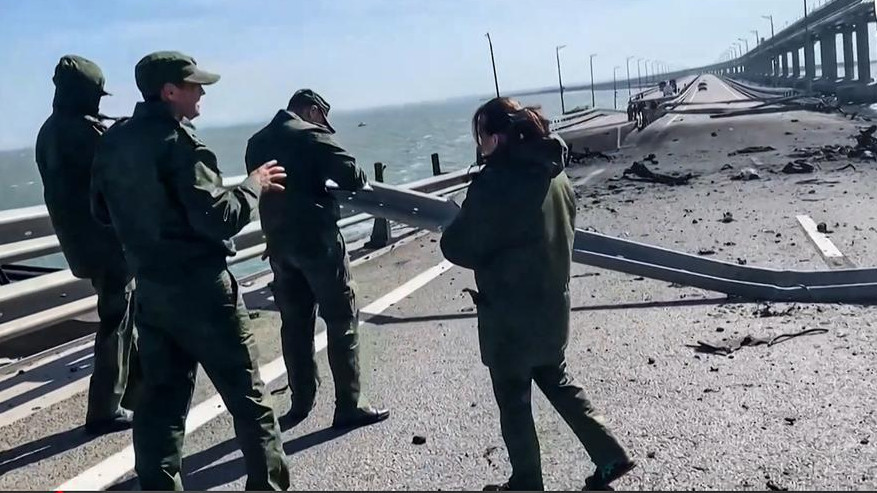 Различни версии за взрива на Кримския мост