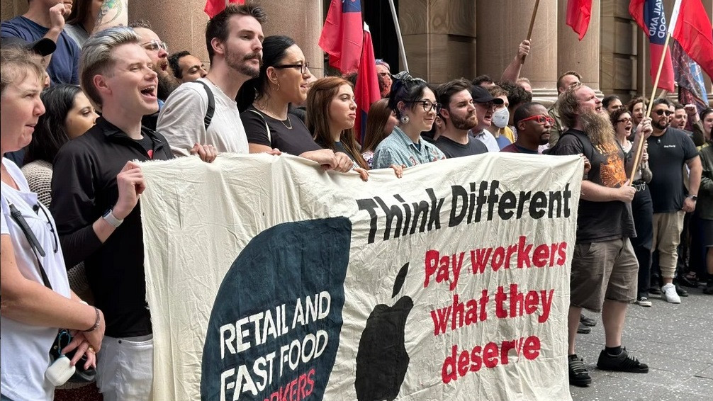 Служители на Apple се оплакаха от ниските заплати и обявиха първата национална стачка