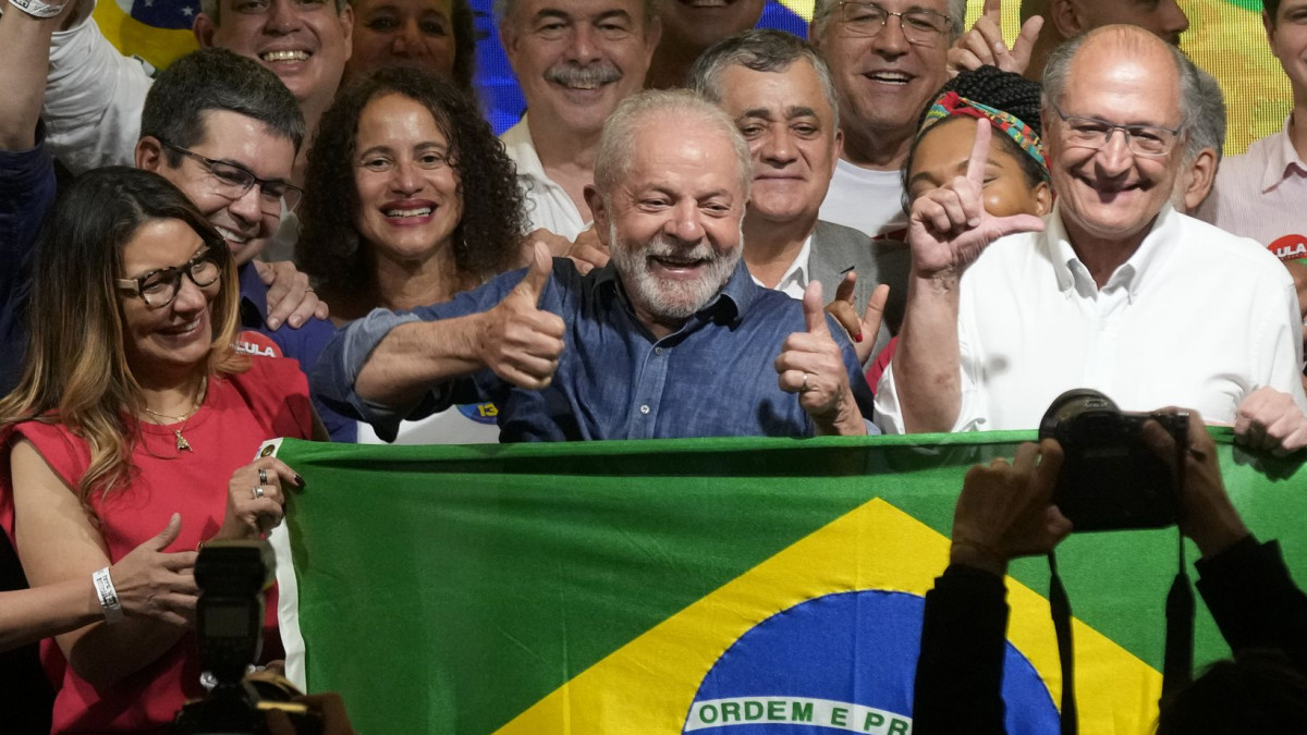 77-годишният Луис Инасио Лула да Силва с трети президентски мандат в  Бразилия