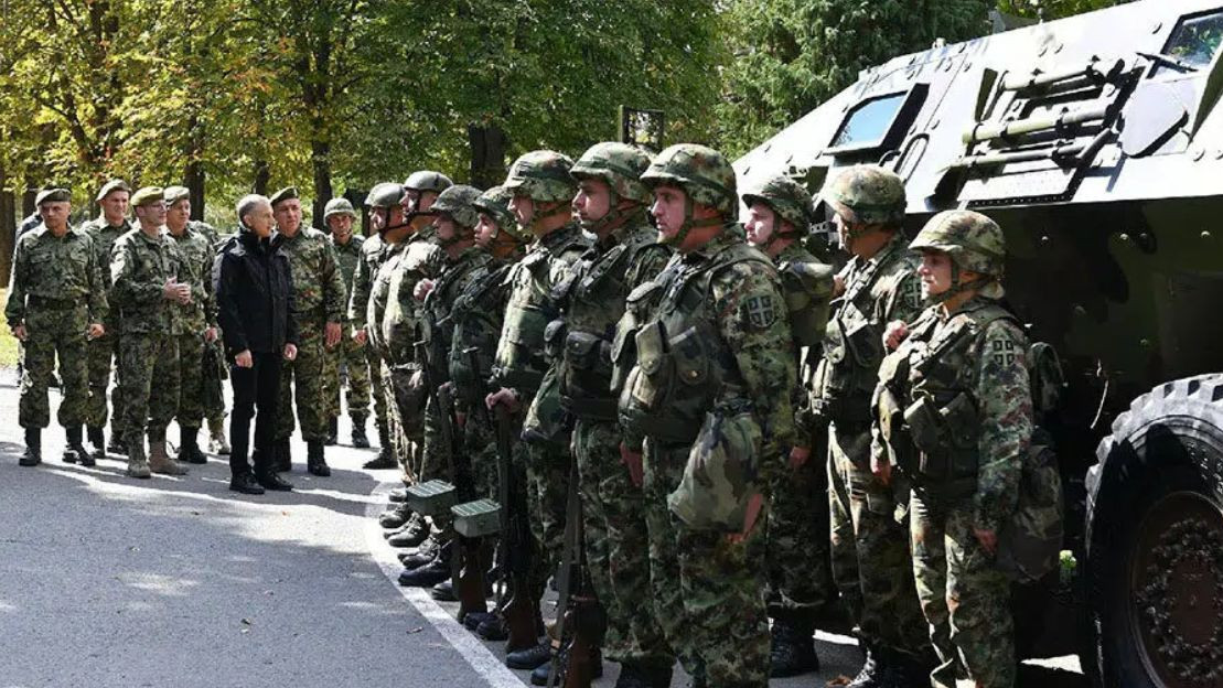 Сърбия: армията е приведена в повишена бойна готовност заради ситуацията в Косово