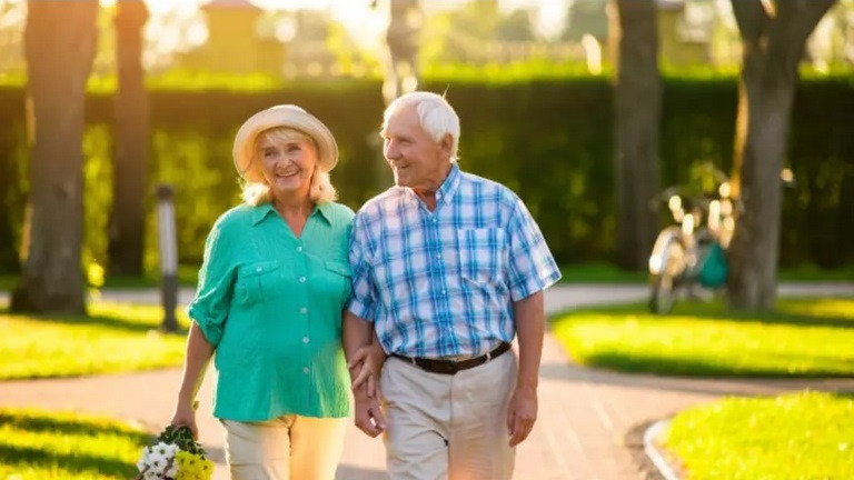 Защо за старите хора е полезно да ходят много