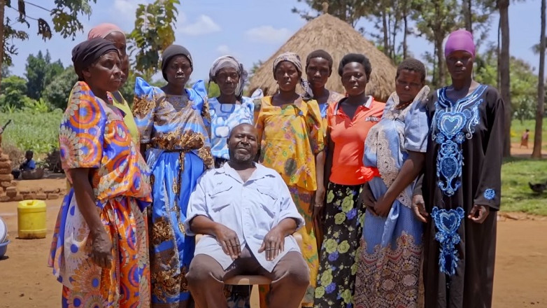 Мъж с 12 съпруги и 102 деца се кани да спре да увеличава семейството