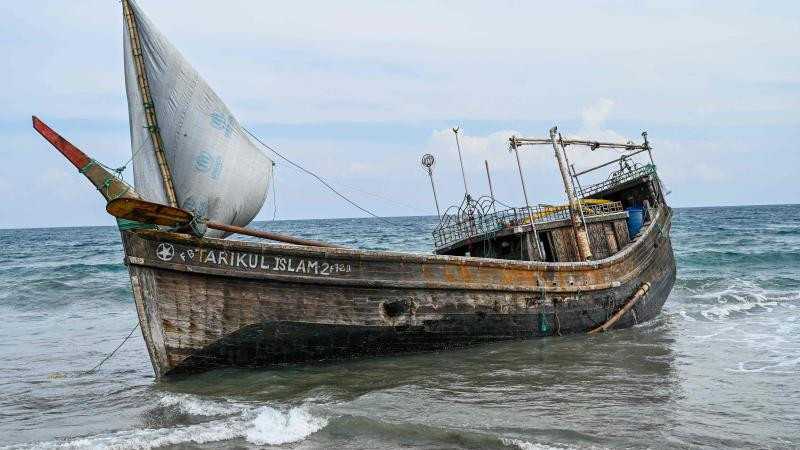 Спасени след месец в морето