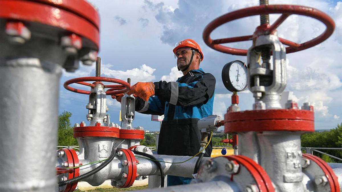 Таванът на руския суров петрол вдигна цените на суровината
