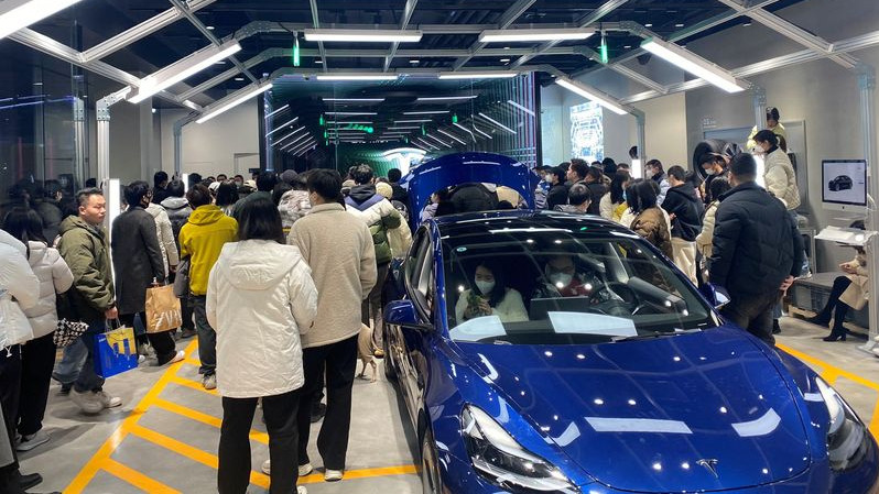 Протести в Китай срещу новите по-ниски цени на електромобилите Tesla