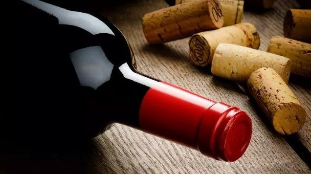 Корковите тапи за бутилките с вино винаги са по-дебели от гърлото - как ги запушват?