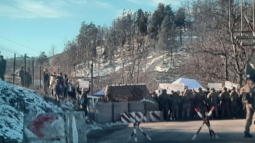 Голям протестен митинг пред руска военна база в Армения