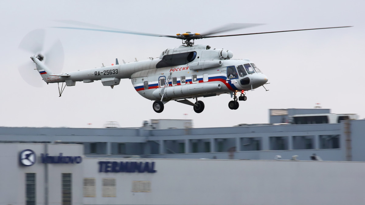 Хеликоптер от специалния правителствен авиоотряд на Русия се разби на летище Внуково