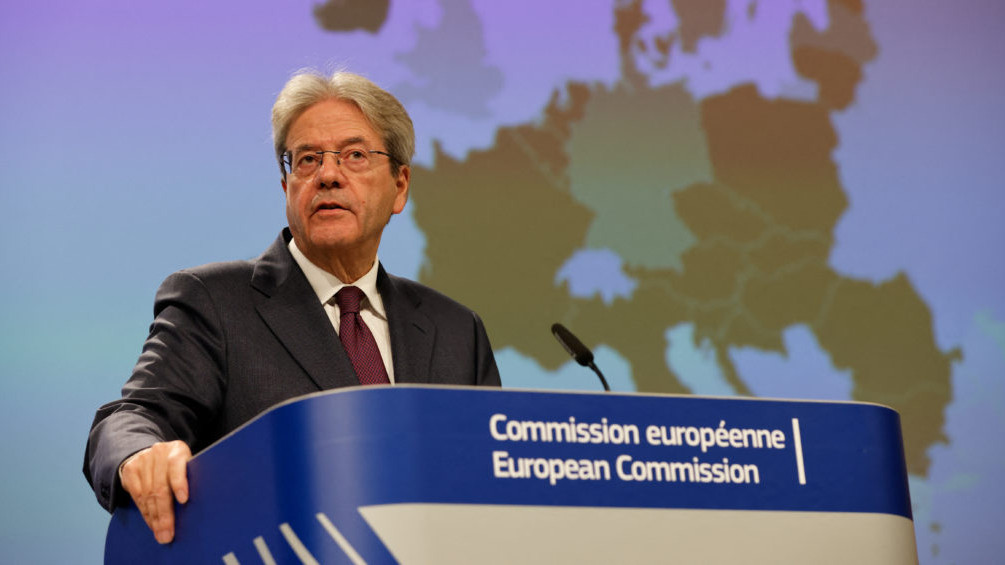 Европейската комисия: Евросъюзът се разминава на косъм с рецесията