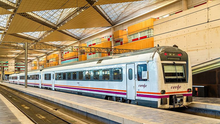 Абсурд: Испания похарчи € 258 милиона за влакове, които не влизат в повечето тунели