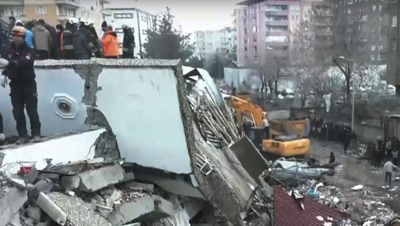 Жертвите на земетресението в Турция вече са  40 000