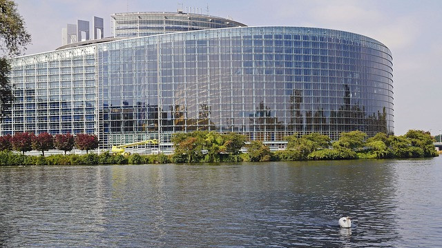 Европейският парламент призова ЛУКОЙЛ и Росатом да бъдат изгонени от ЕС