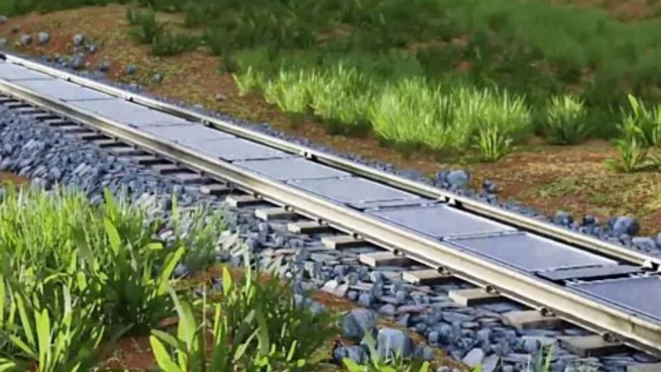 Швейцария: слънчеви панели на железопътните релси