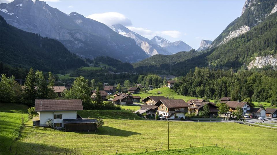 Швейцарско село живее над барутен погреб от Втората световна война