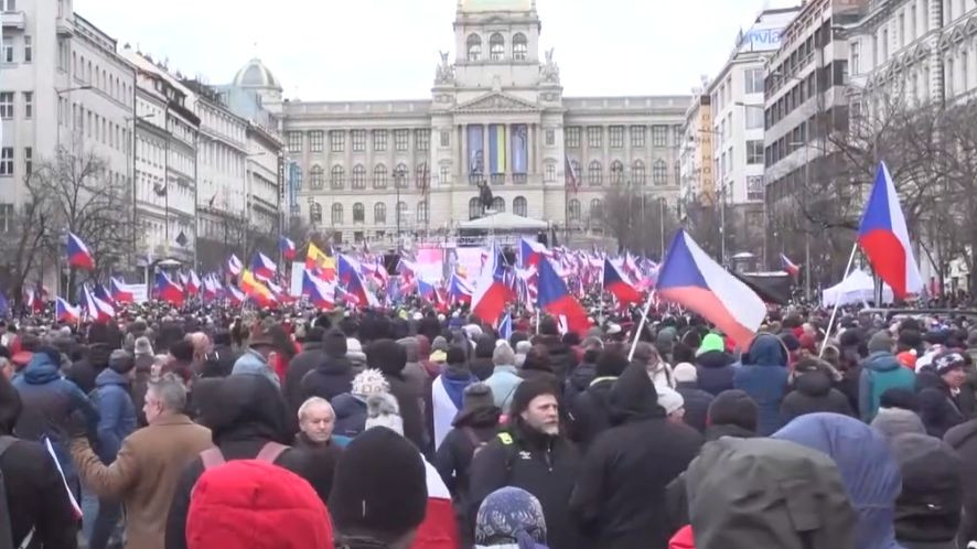 Хиляди чехи настояват да се спре подкрепата за Украйна