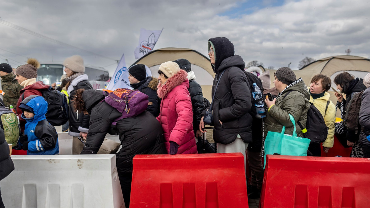 Полша иска от украински бежанци да върнат неправомерно изплатени им помощи