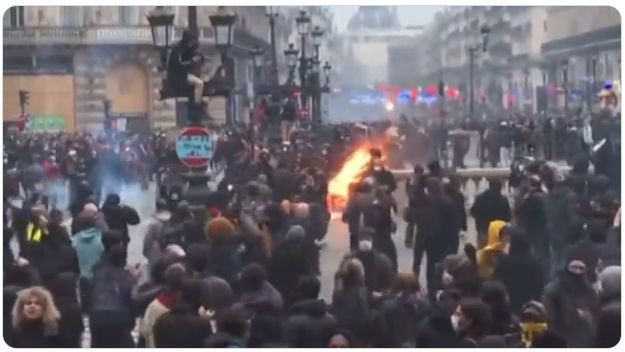 Гняв и неподчинение: протестите във Франция стават все по-масови и агресивни