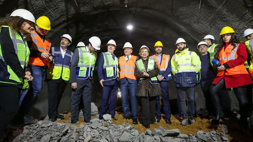 Министър Алексиев: За първи път от 50 г. насам в България се изгради нов жп тунел