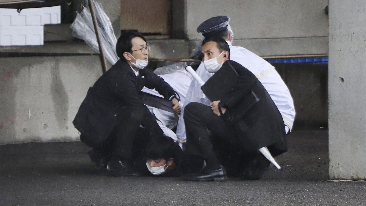 Нападение срещу японския премиер: какво се знае за атентата в пристанището