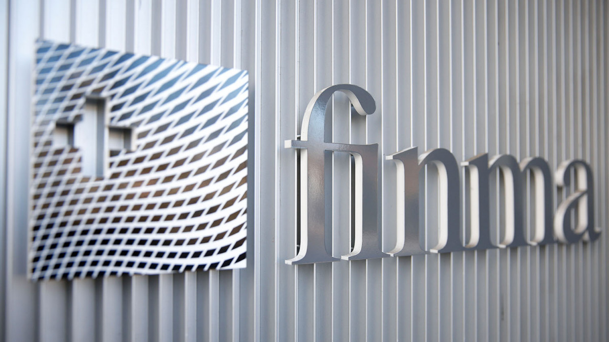 Швейцарският регулатор на финансовите пазари FINMA иска повече правомощия