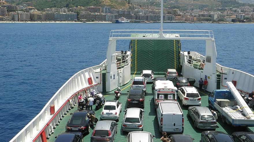 В помощ на българите в Гърция, засегнати от спирането на фериботите поради стачки