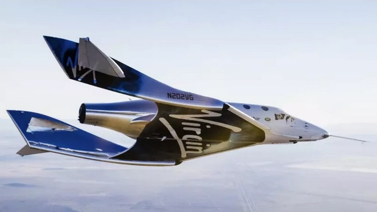 Космическата компания Virgin Galactic планира първия туристически полет през лятото