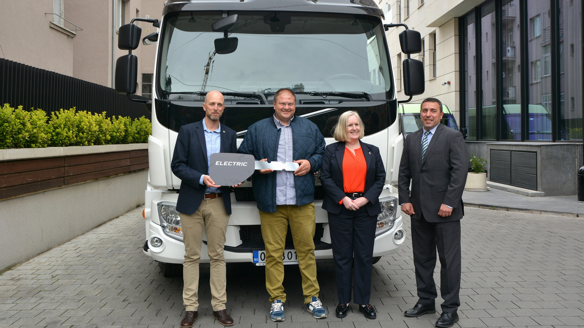 Предадоха първия електрически камион за превоз на товари в България на Volvo Trucks