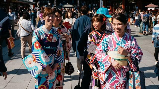 Японците се отучиха да се усмихват заради носенето на маски